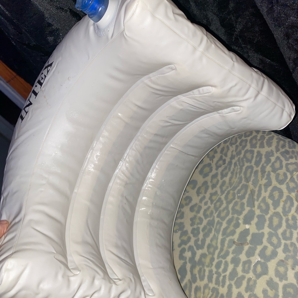 Intex White Inflatable Neck Pillow - Picture 4 of 4